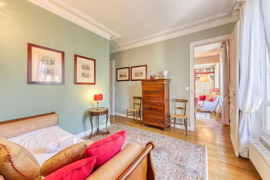 De La Belle Epoque- Notre-dame Apartment